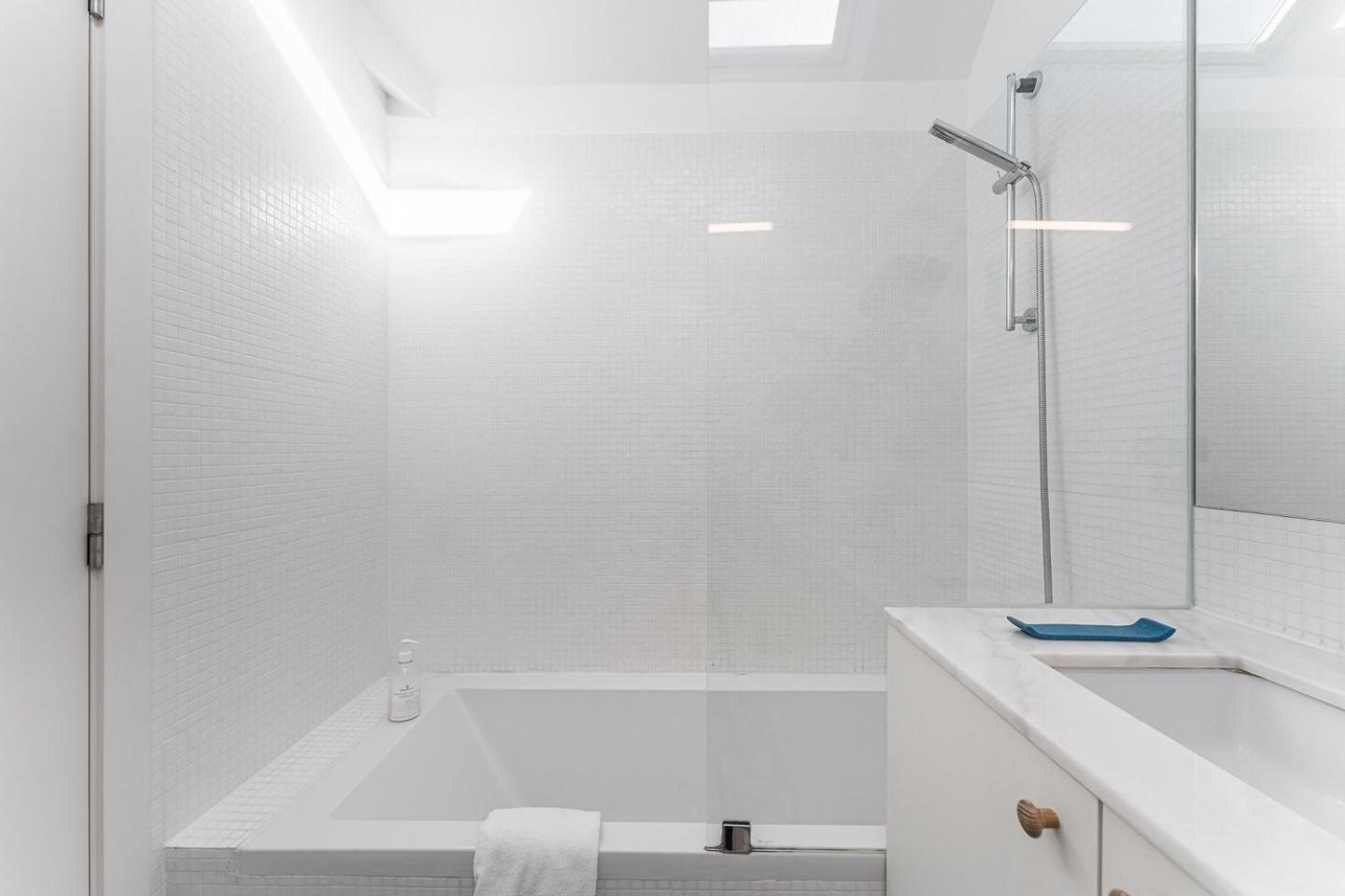 Guestready - Spacious And Modern Apt W/ Skylight OOporto Exterior foto